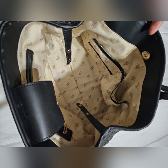 GUESS Vikky Large Tote Bag - Picture 5 of 8